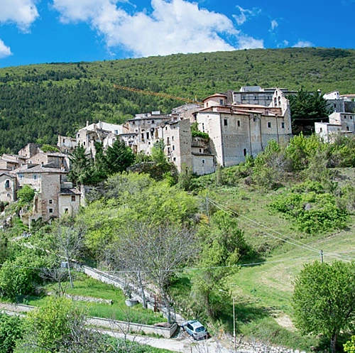 Căn biệt thự trung cổ nông thôn nước Italia bán với giá 50 bảng - 6