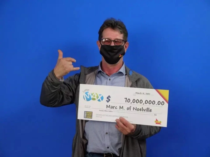 Ông Meilleur nhận giải thưởng. Ảnh: Yahoo.