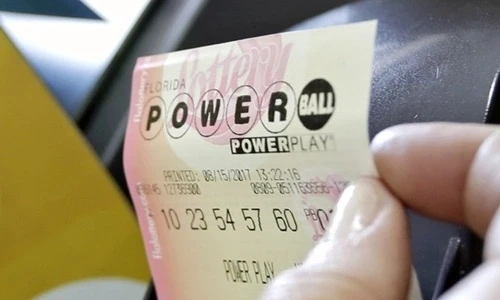 Một tờ vé số Powerball. Ảnh: AP.