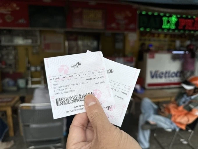 Tấm vé xổ số tự chọn được Vietlott phát hành qua kênh thiết bị đầu cuối. Ảnh: Vietlott