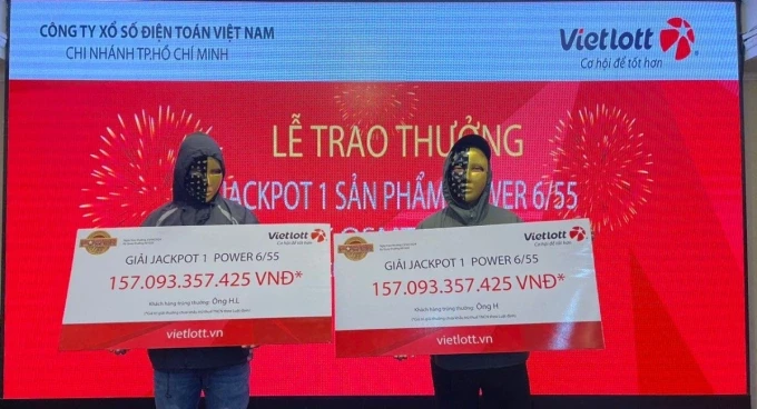 Anh H. và anh H.L. cùng nhận giải Jackpot 1 với tổng giá trị giải thưởng hơn 314 tỷ đồng.