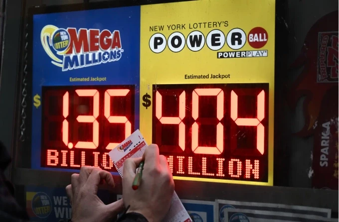 Tấm vé trúng thưởng của ông John Doe có giá trị lớn thứ 4 trong lịch sử xổ số Mỹ. Ảnh: Insider