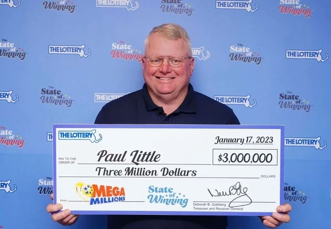 Ông Paul Little lĩnh thưởng hồi tháng 7/2023. Ảnh: People