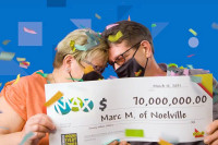 Cặp vợ chồng trúng độc đắc 70 triệu đôla