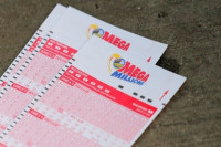 Chủ nhân giải độc đắc 1,34 tỷ USD nhận thưởng