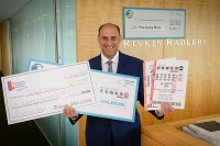 Luật sư Mỹ chuyên lừa tiền người trúng xổ số độc đắc