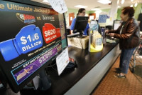 Người Mỹ chi trung bình hơn 1.000 USD mua vé số mỗi năm
