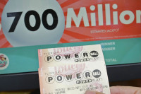 Người trúng độc đắc ở Mỹ có thể mua gì với hơn 750 triệu USD