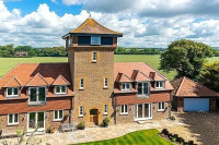 Nhà 1,25 triệu bảng được bán với giá 2 bảng