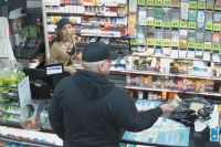 Trộm hai vé số độc đắc 3 triệu USD của khách bỏ quên