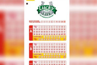 Trúng giải kép 780.000 USD vì nhỡ mua hai vé số